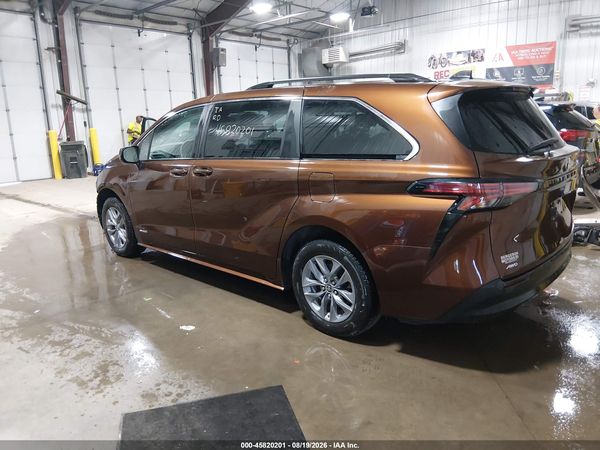2021 TOYOTA SIENNA LE