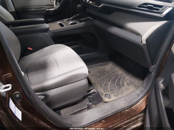 2021 TOYOTA SIENNA LE