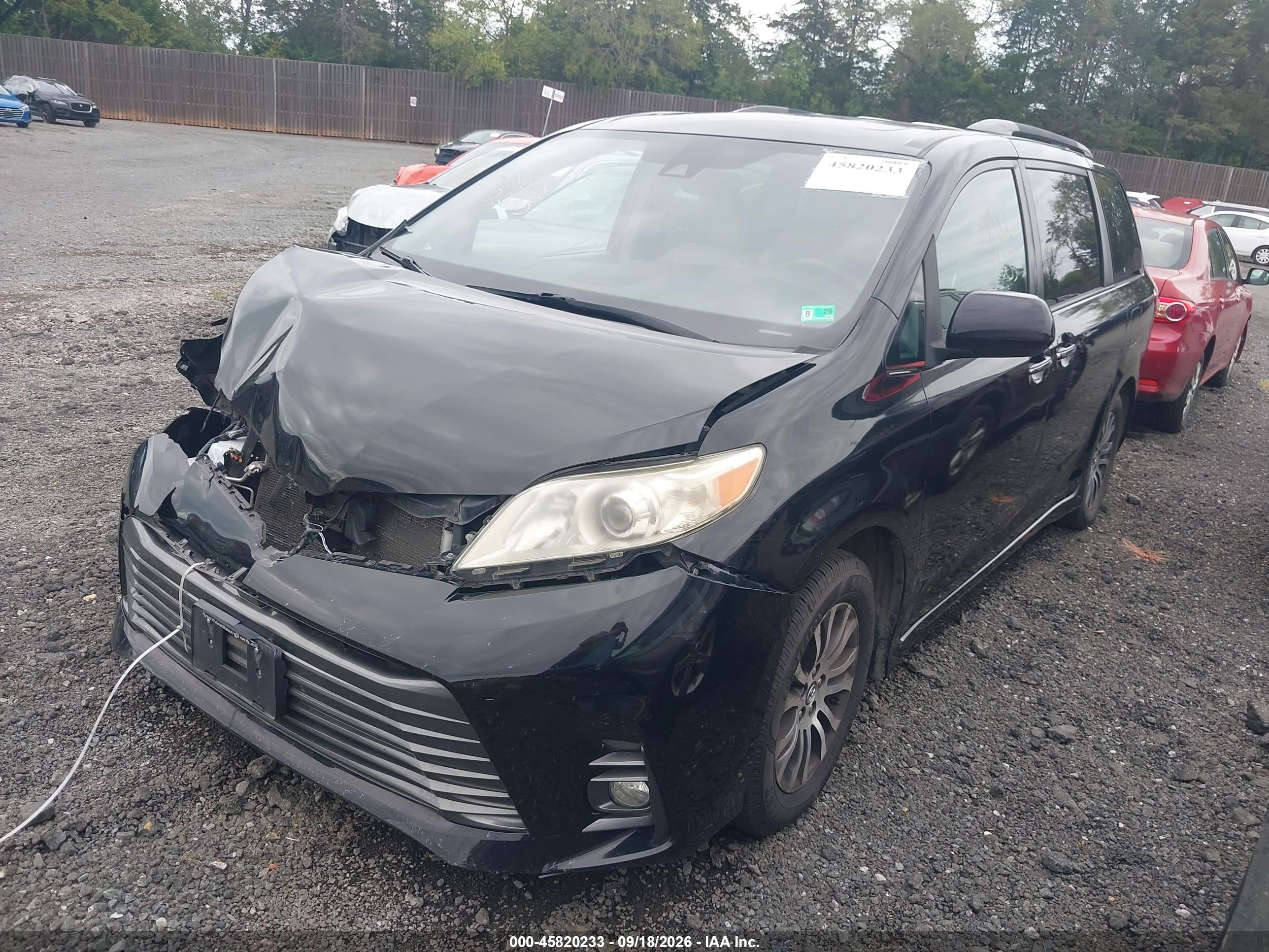 2019 TOYOTA SIENNA XLE 8 PASSENGER — I2