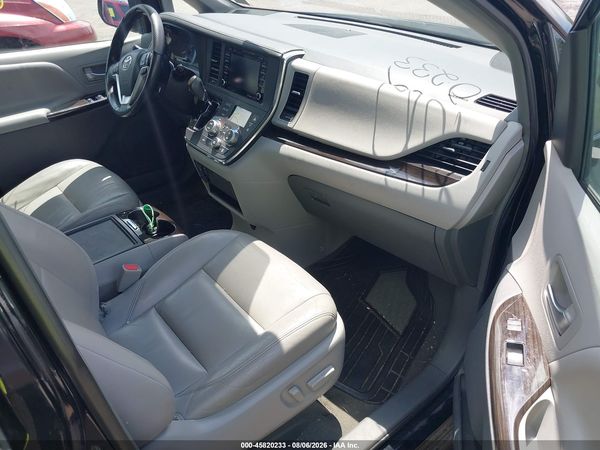 2019 TOYOTA SIENNA XLE 8 PASSENGER — I5