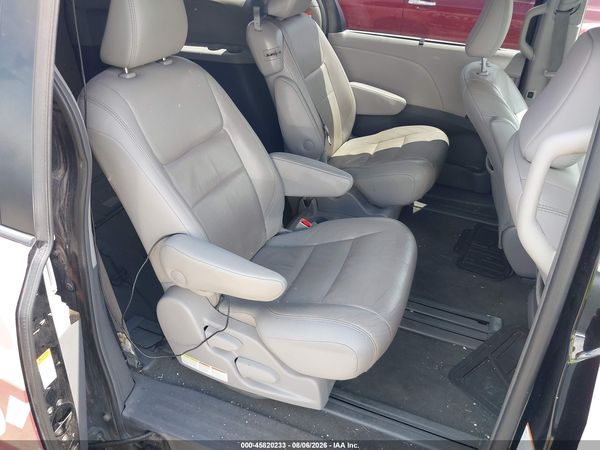 2019 TOYOTA SIENNA XLE 8 PASSENGER — I8