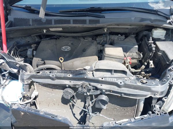 2019 TOYOTA SIENNA XLE 8 PASSENGER — I10