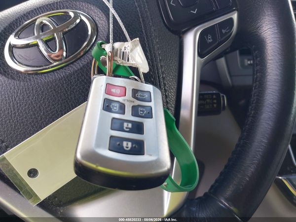 2019 TOYOTA SIENNA XLE 8 PASSENGER — I11