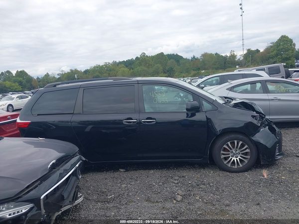 2019 TOYOTA SIENNA XLE 8 PASSENGER — I116