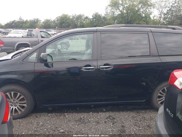 2019 TOYOTA SIENNA XLE 8 PASSENGER — I117