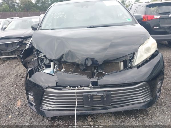 2019 TOYOTA SIENNA XLE 8 PASSENGER — I152