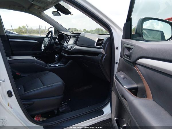 2017 TOYOTA HIGHLANDER LE PLUS