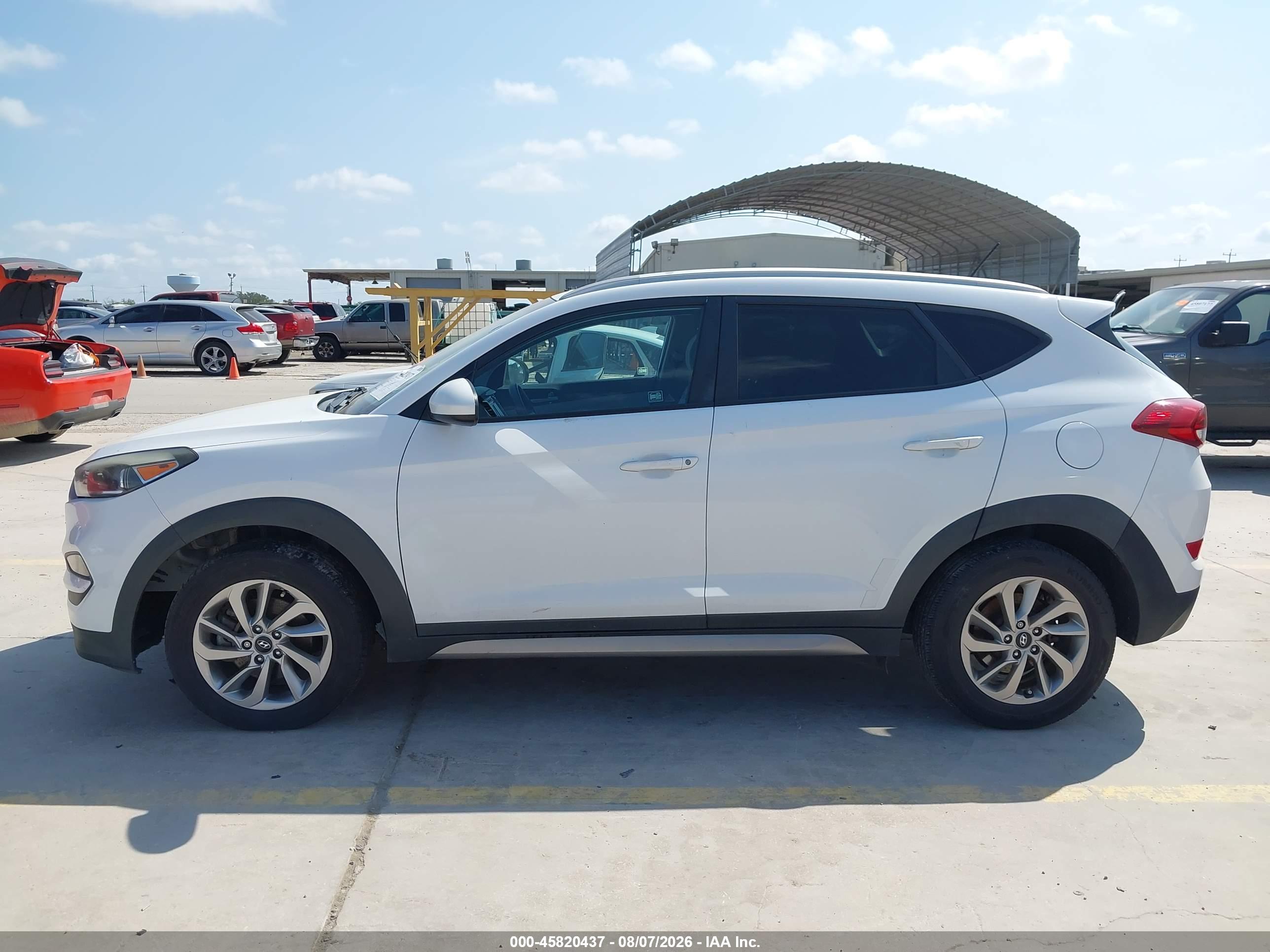 2017 HYUNDAI TUCSON SE