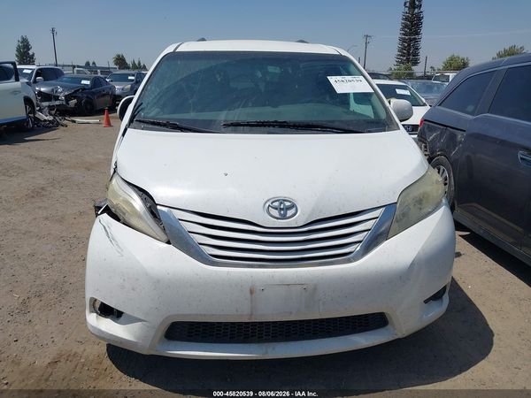 2015 TOYOTA SIENNA LE 8 PASSENGER