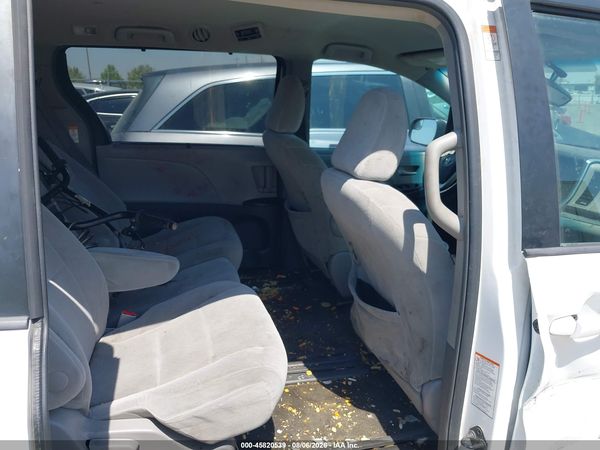 2015 TOYOTA SIENNA LE 8 PASSENGER