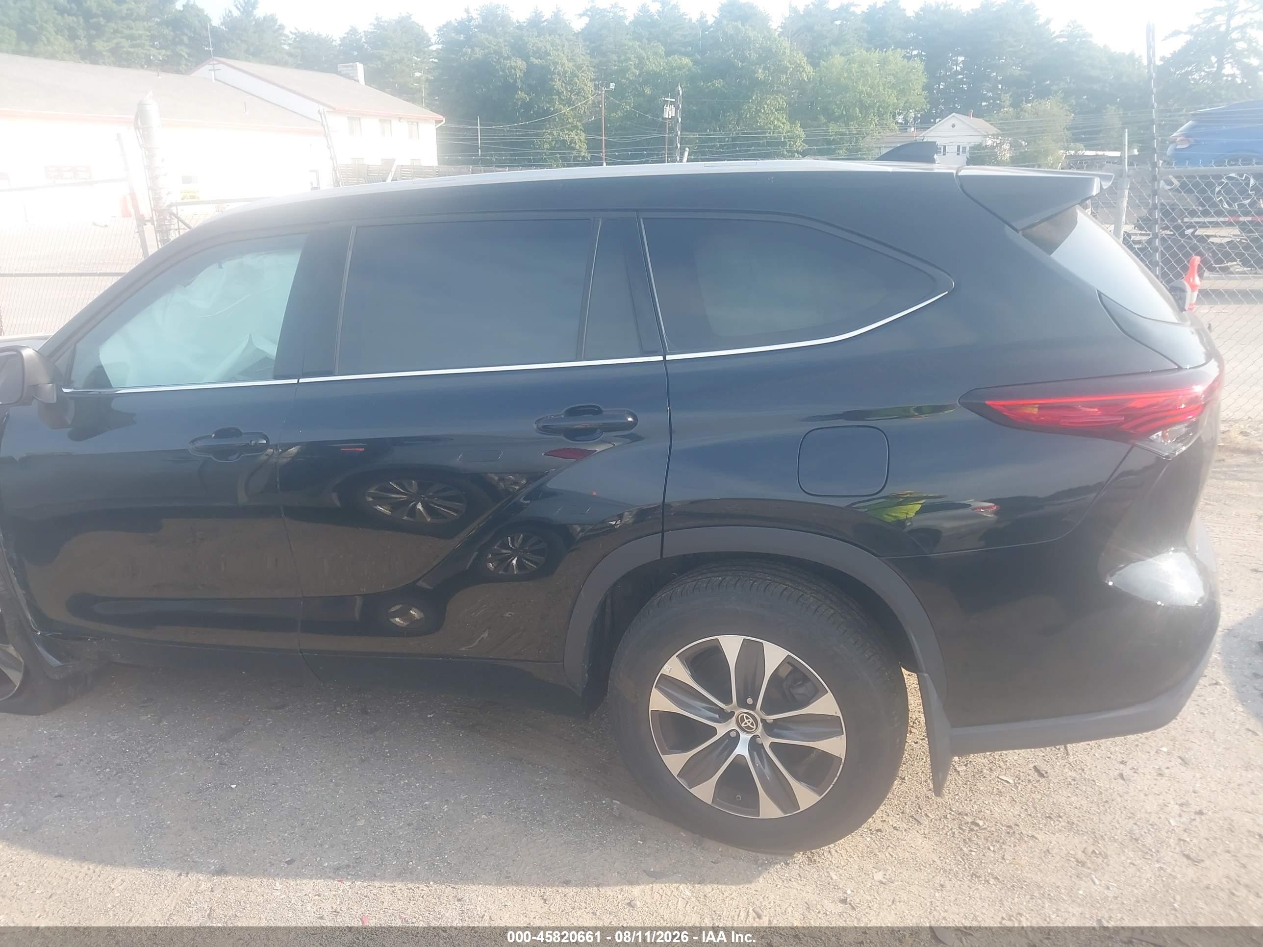 2022 TOYOTA HIGHLANDER XLE