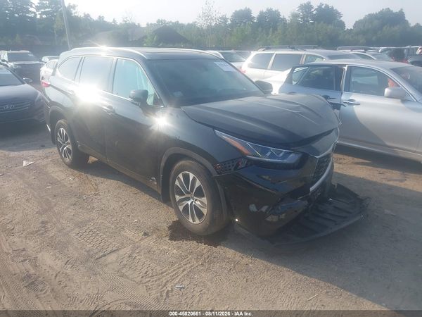 2022 TOYOTA HIGHLANDER XLE