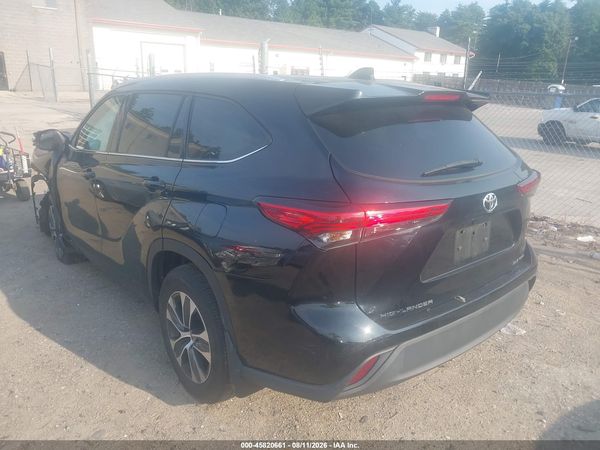 2022 TOYOTA HIGHLANDER XLE