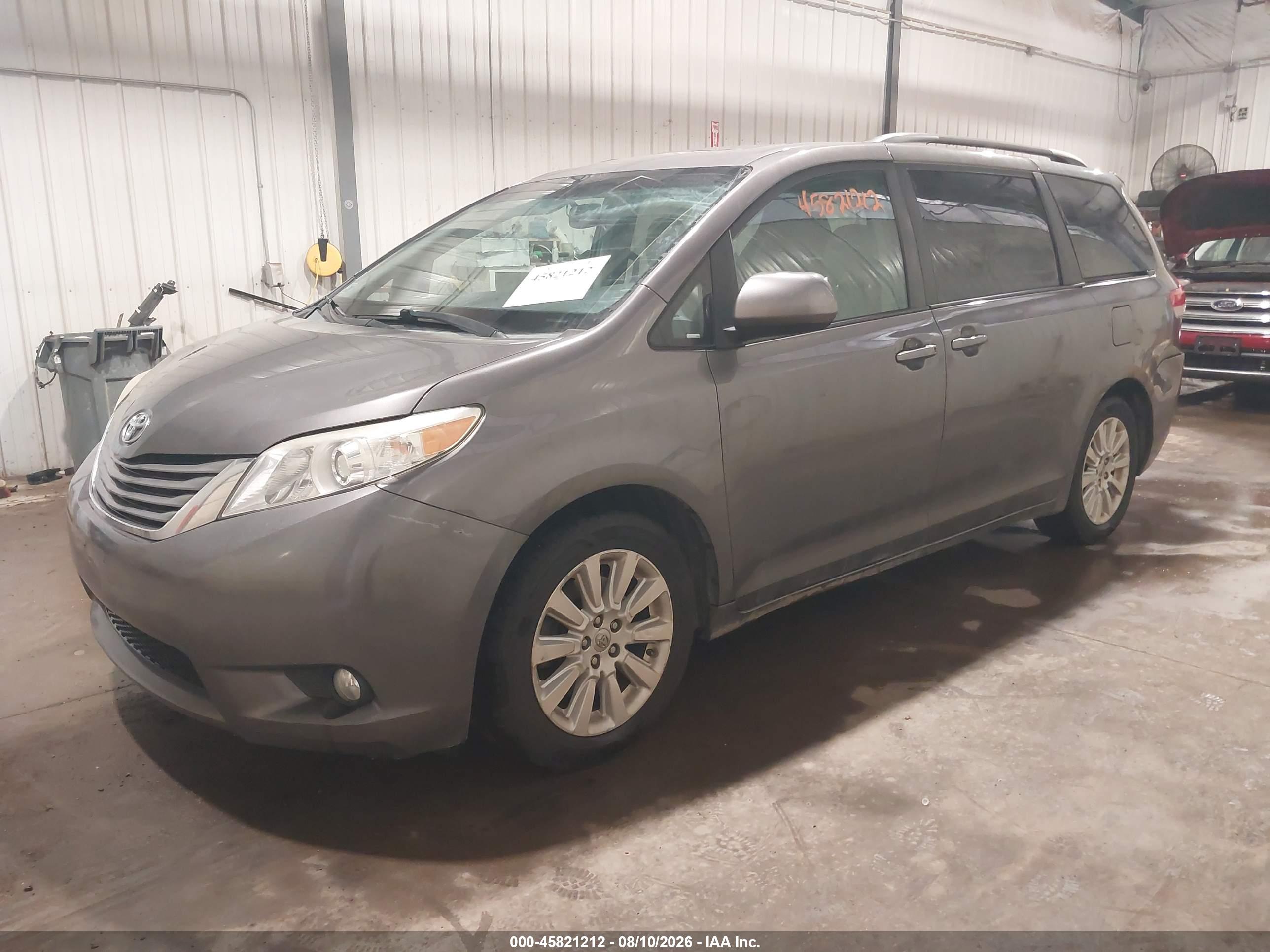 2012 TOYOTA SIENNA XLE 7 PASSENGER — I2