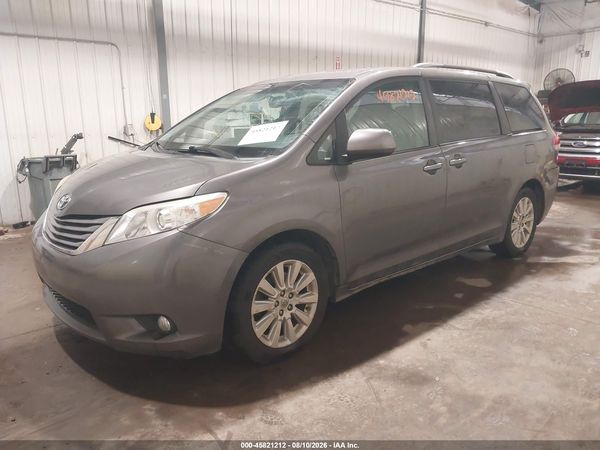 2012 TOYOTA SIENNA — I2