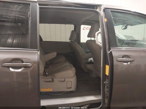 2012 TOYOTA SIENNA XLE 7 PASSENGER — I8