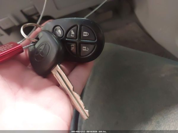 2012 TOYOTA SIENNA XLE 7 PASSENGER — I11