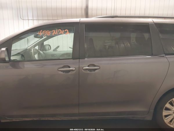 2012 TOYOTA SIENNA XLE 7 PASSENGER — I117