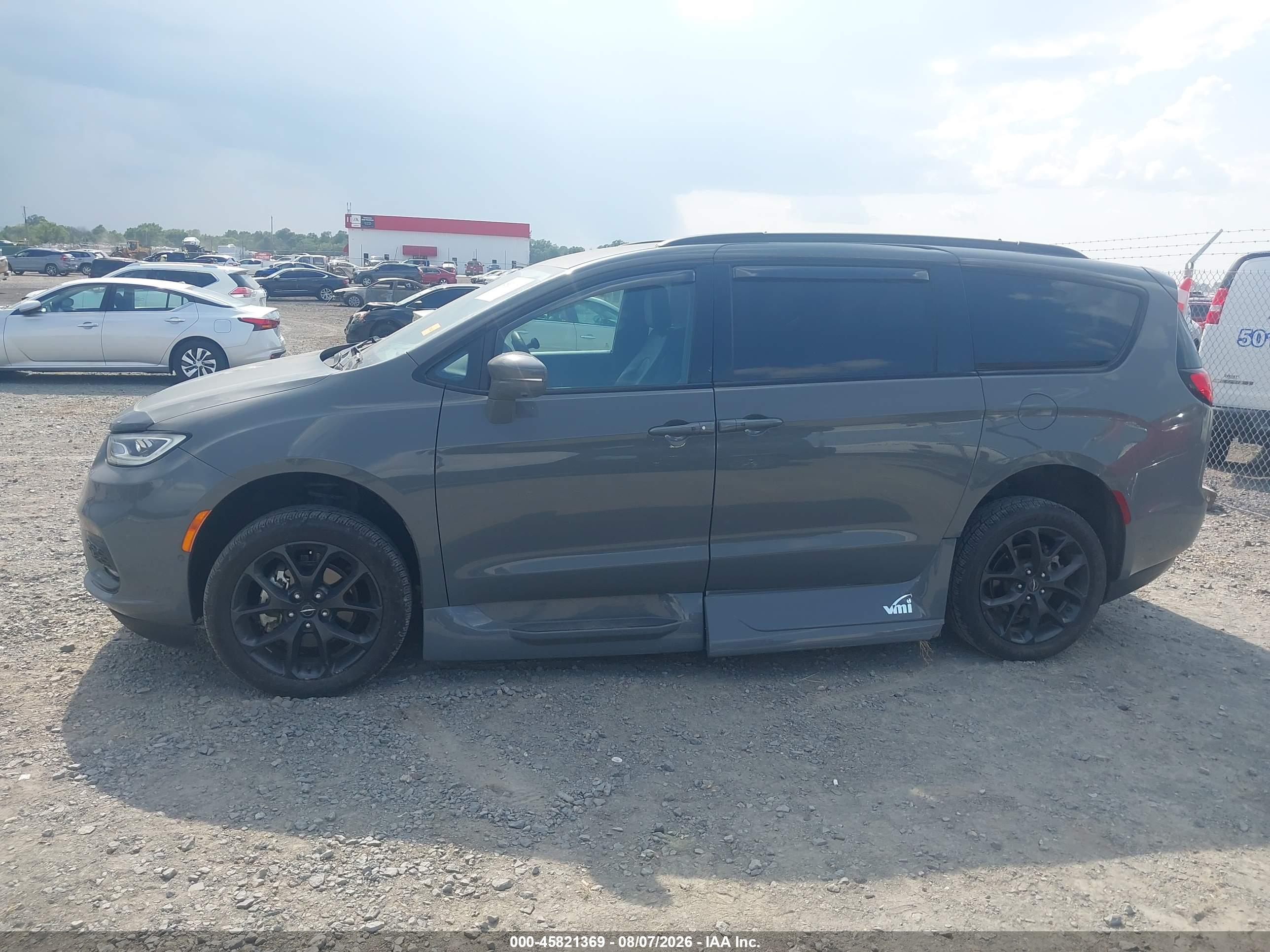 2022 CHRYSLER PACIFICA TOURING L