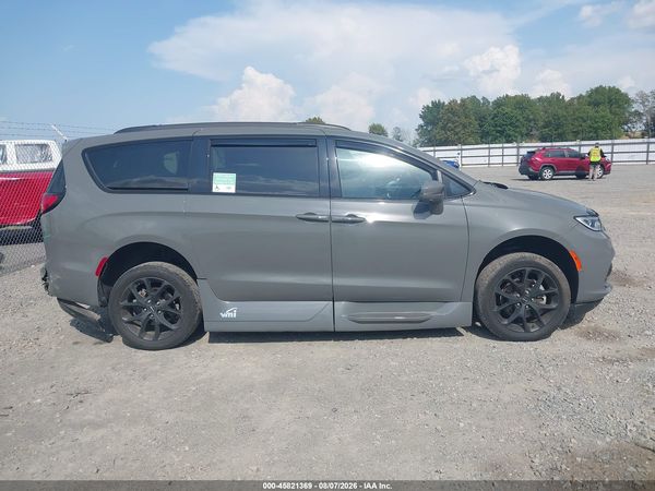 2022 CHRYSLER PACIFICA TOURING L