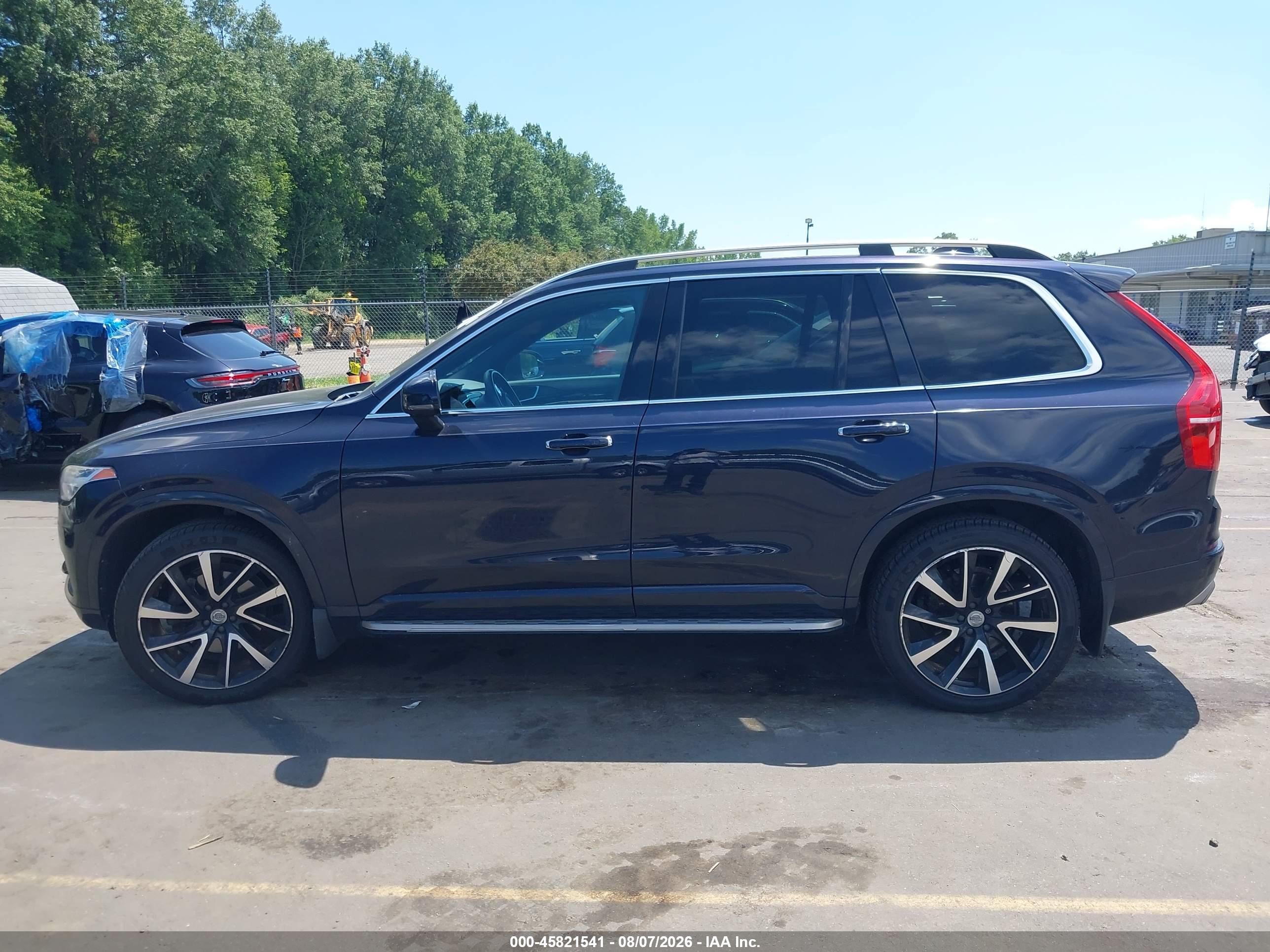 2017 VOLVO XC90 T6 MOMENTUM