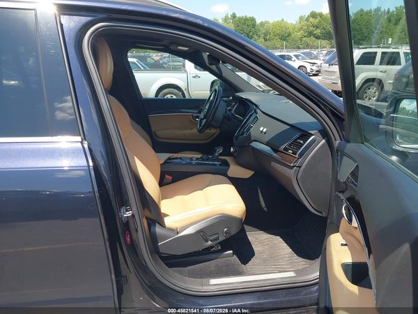 2017 VOLVO XC90 T6 MOMENTUM