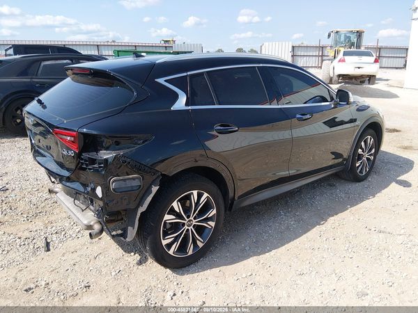 2017 INFINITI QX30 PREMIUM