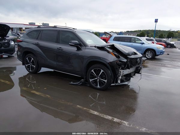 2022 TOYOTA HIGHLANDER XSE
