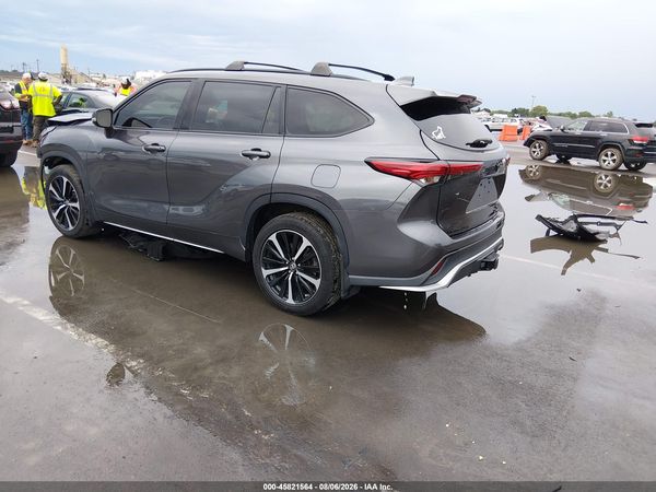 2022 TOYOTA HIGHLANDER XSE