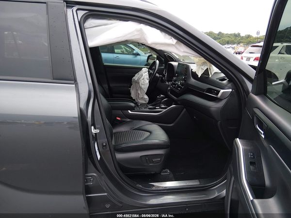 2022 TOYOTA HIGHLANDER XSE