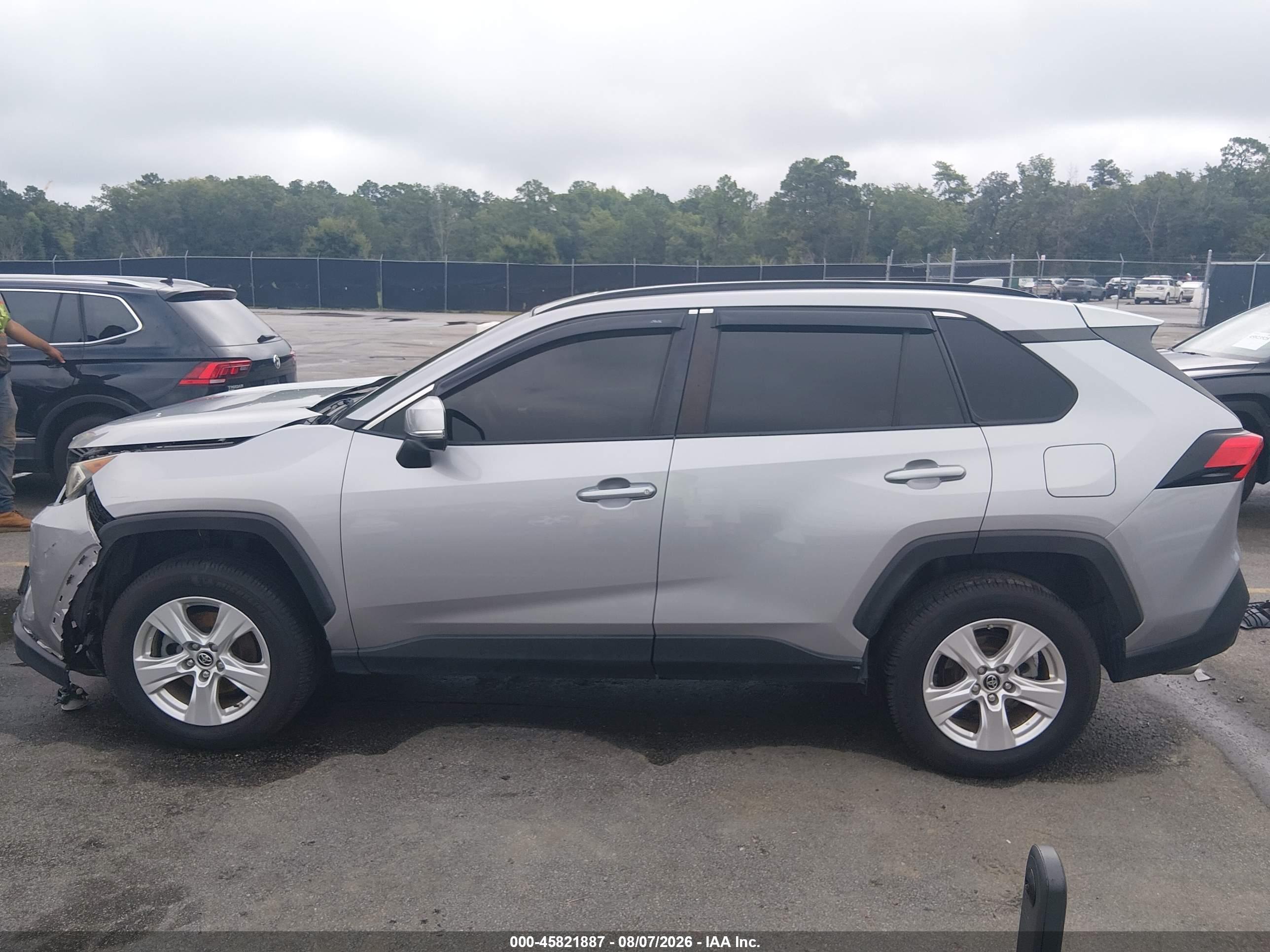 2019 TOYOTA RAV4 XLE