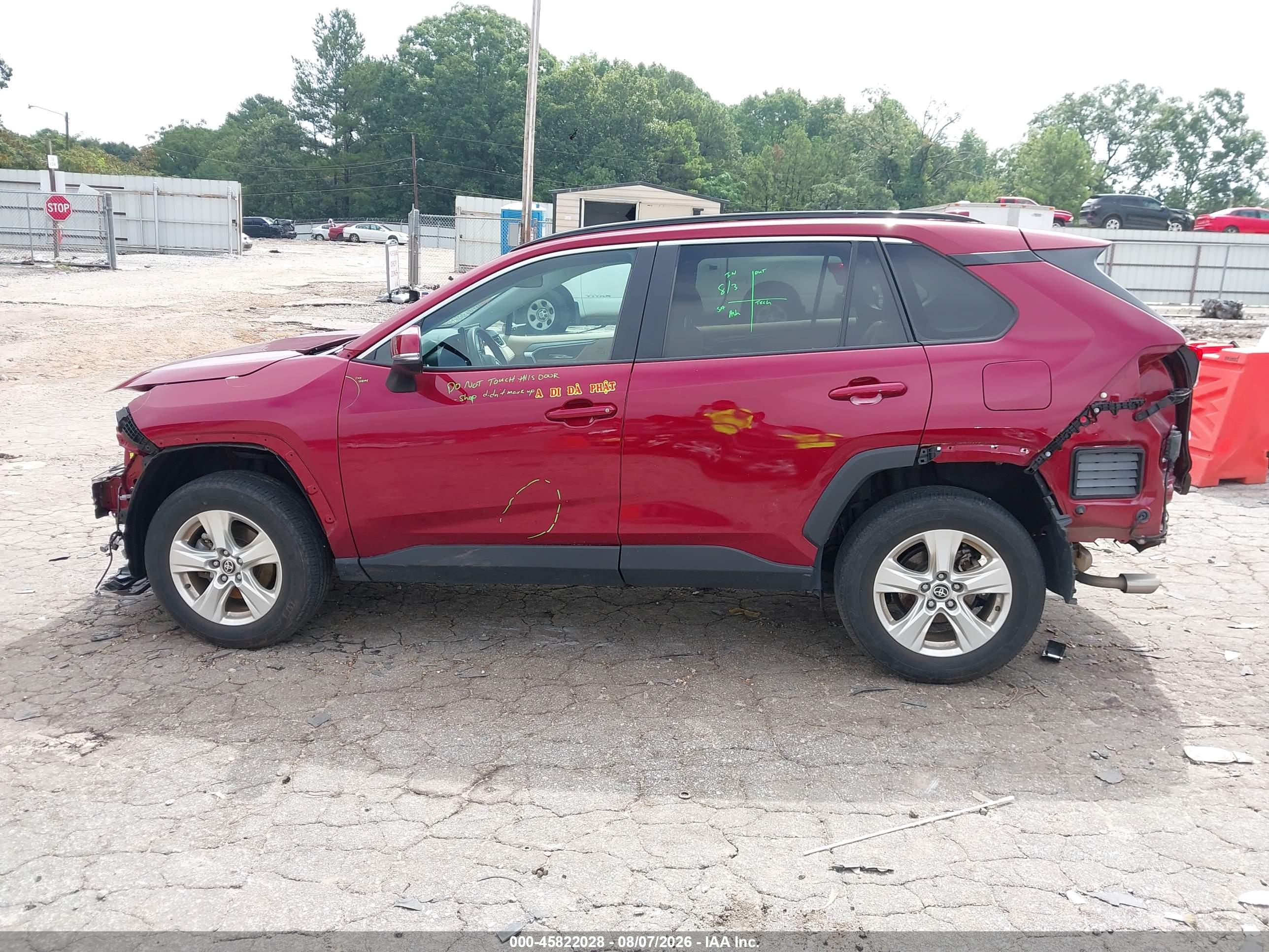 2021 TOYOTA RAV4 XLE