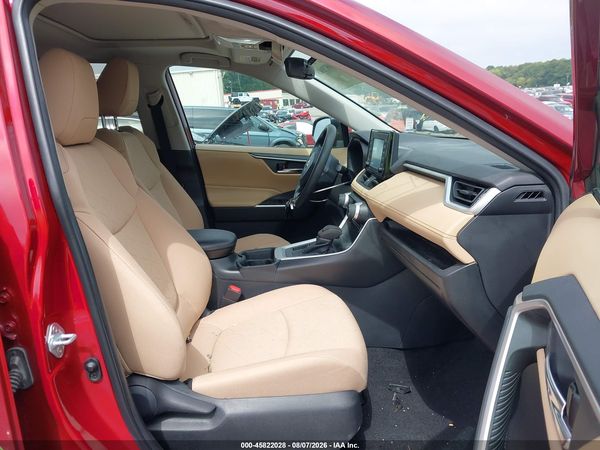 2021 TOYOTA RAV4 XLE