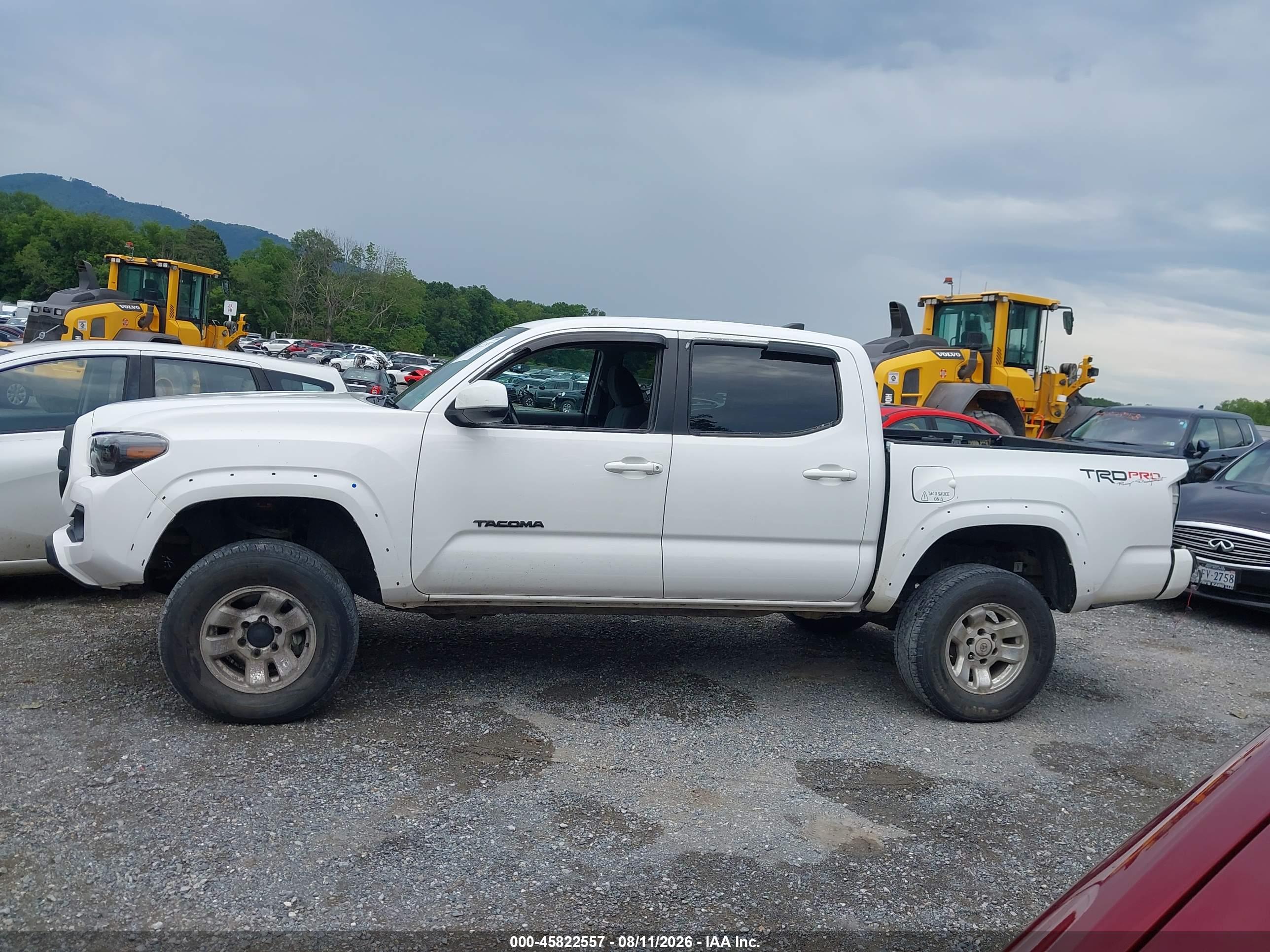 2017 TOYOTA TACOMA SR5 V6