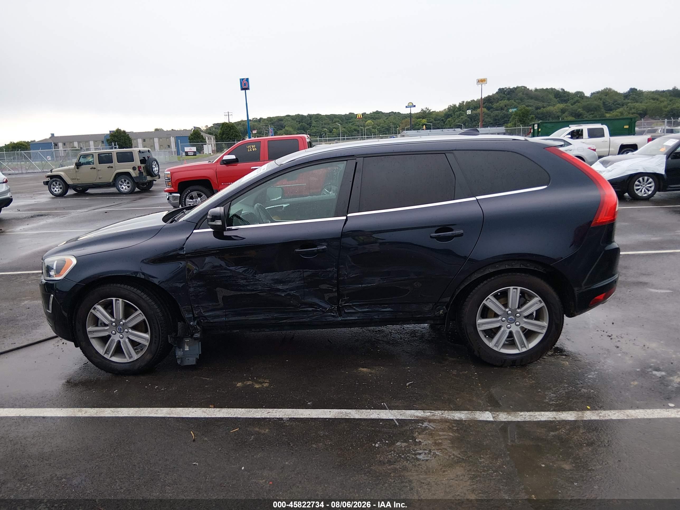 2017 VOLVO XC60 T5 INSCRIPTION