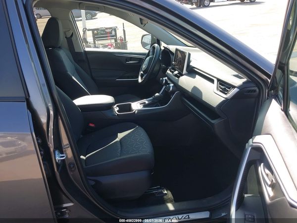 2025 TOYOTA RAV4 XLE — I5