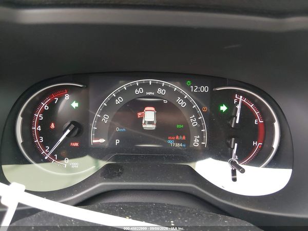 2025 TOYOTA RAV4 XLE — I7