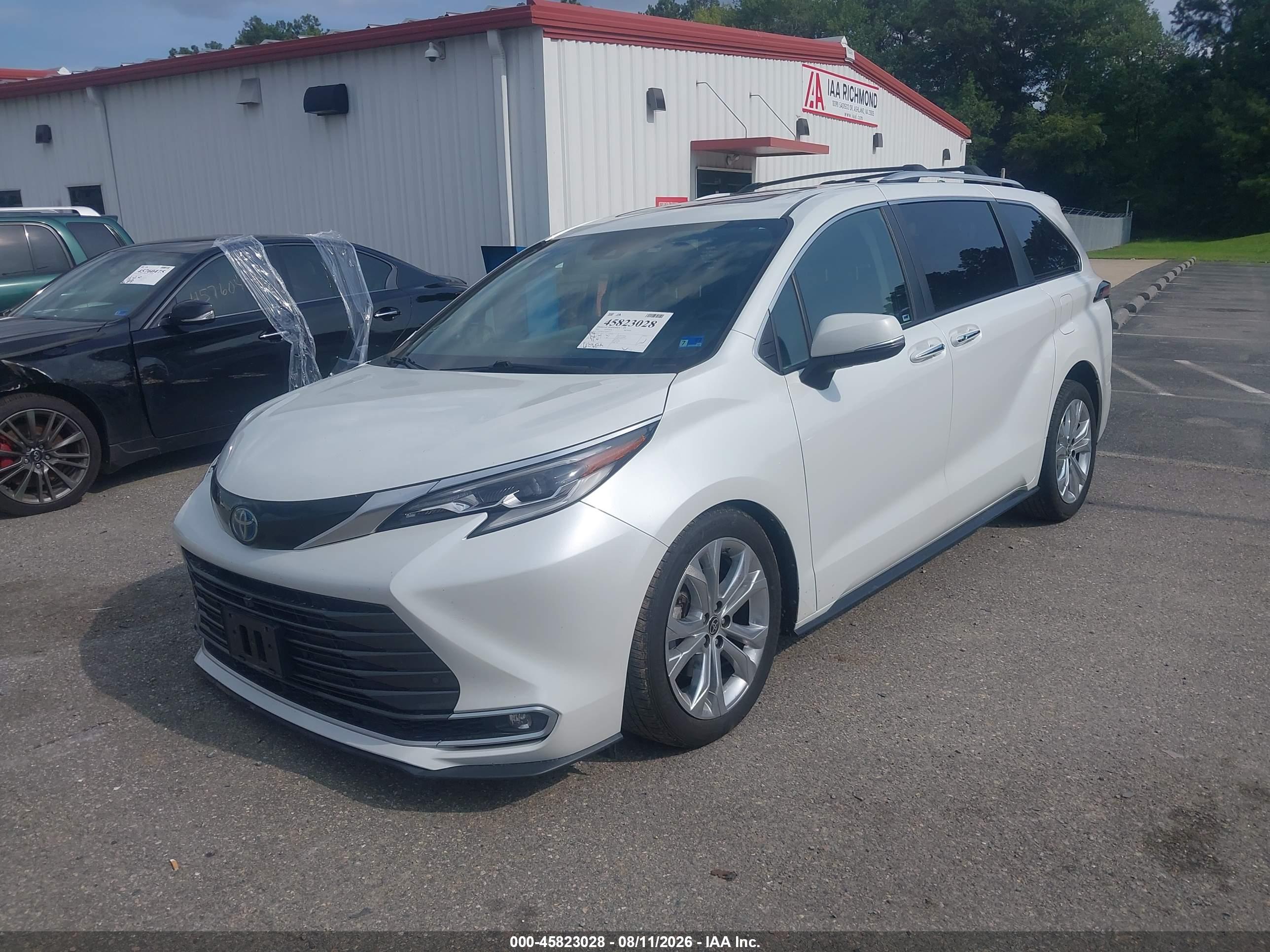 2022 TOYOTA SIENNA PLATINUM — I2