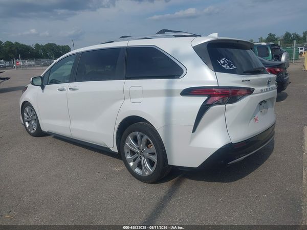 2022 TOYOTA SIENNA PLATINUM — I3