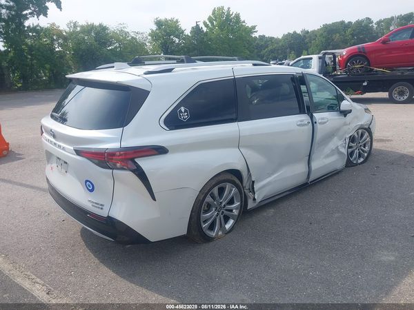 2022 TOYOTA SIENNA PLATINUM — I4