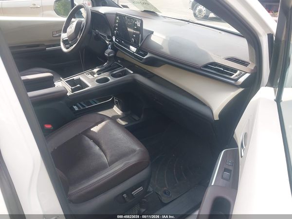 2022 TOYOTA SIENNA PLATINUM — I5