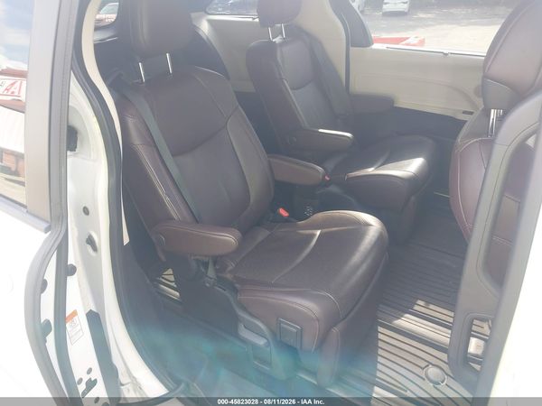2022 TOYOTA SIENNA PLATINUM — I8