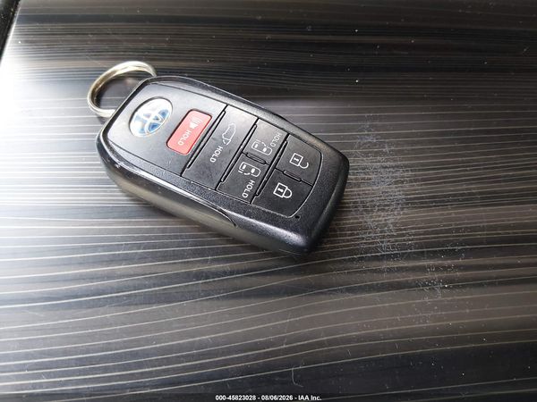 2022 TOYOTA SIENNA PLATINUM — I11