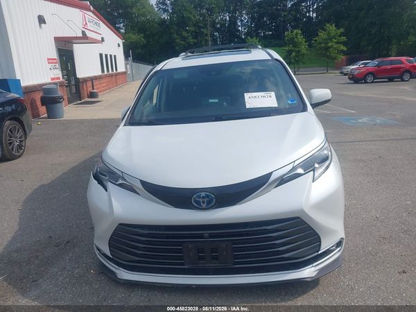 2022 TOYOTA SIENNA PLATINUM — I115