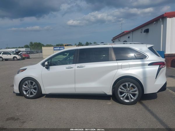 2022 TOYOTA SIENNA PLATINUM — I117