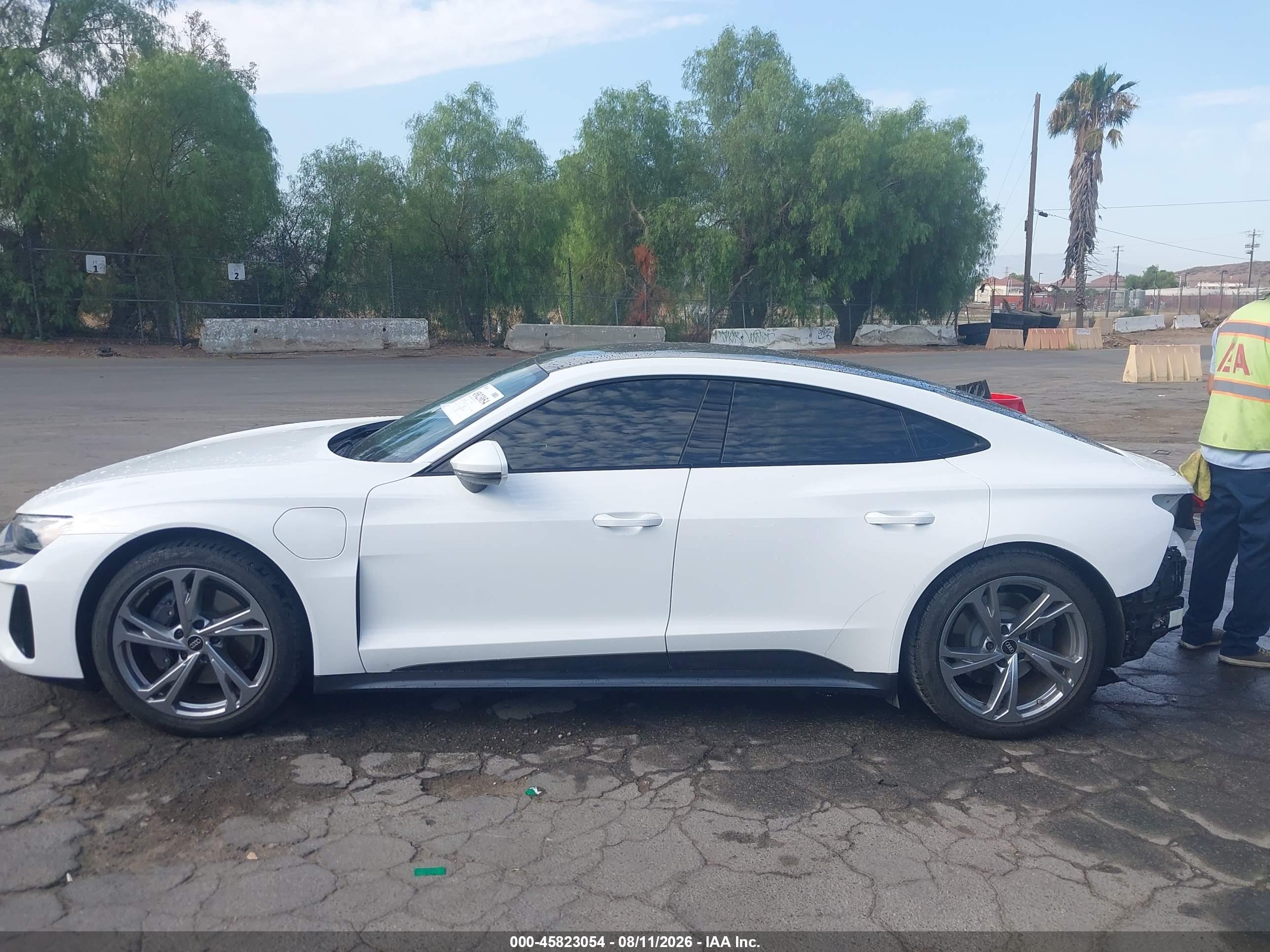 2024 AUDI E-TRON GT PREMIUM PLUS QUATTRO