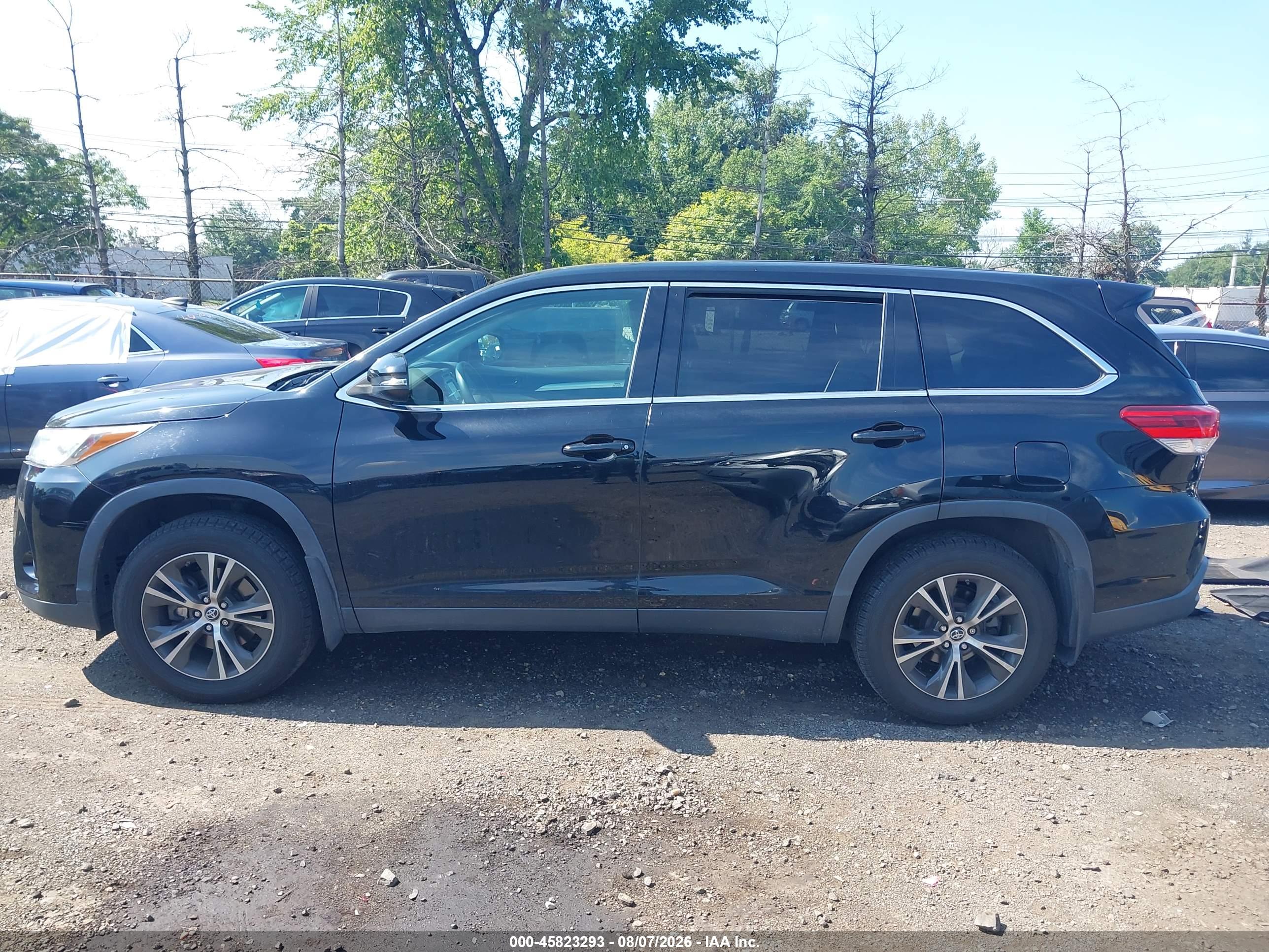 2019 TOYOTA HIGHLANDER LE