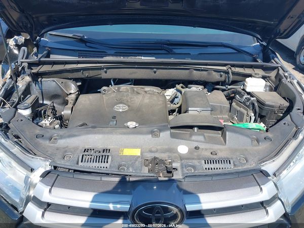 2019 TOYOTA HIGHLANDER LE