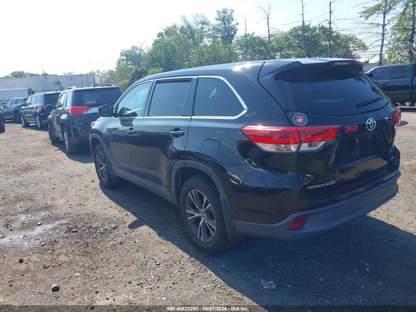 2019 TOYOTA HIGHLANDER LE