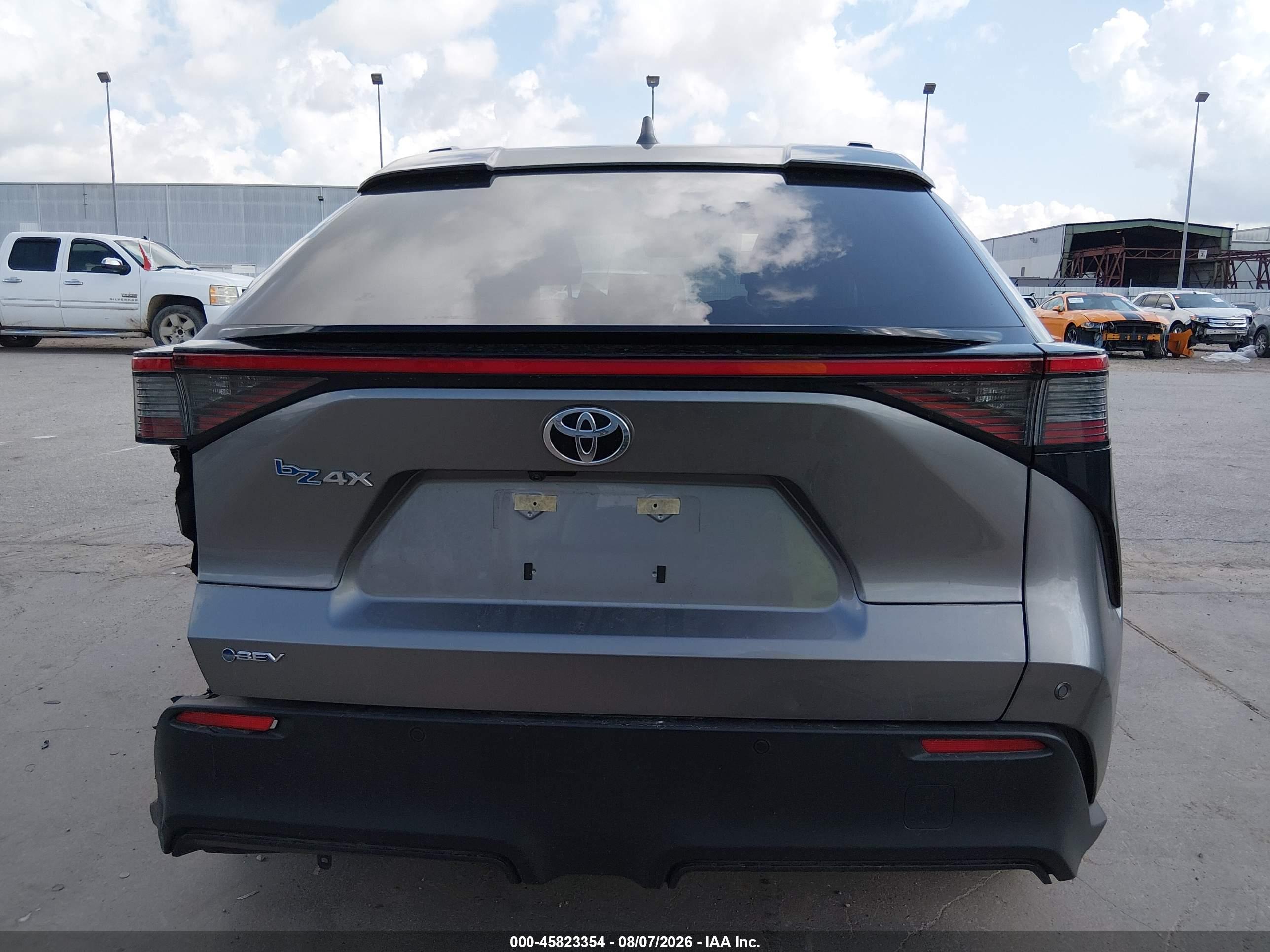 2025 TOYOTA BZ4X XLE
